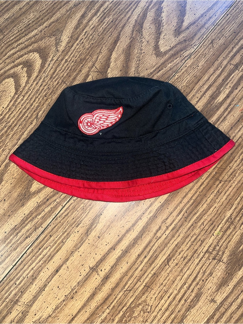 Red wings Kids' Black & Red Reversible Bucket Hat